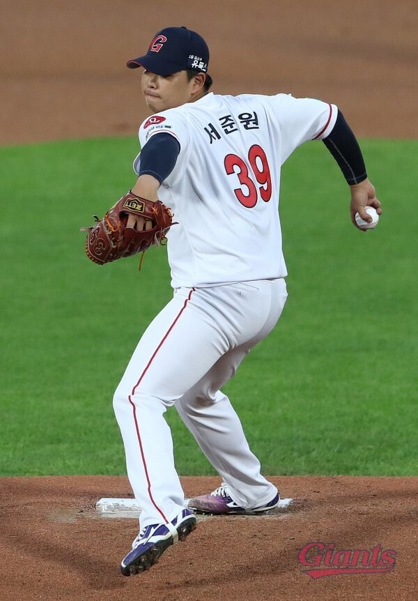 20살 서준원이 결혼을 하게 됐다 (사진, 롯데자이언츠 제공)