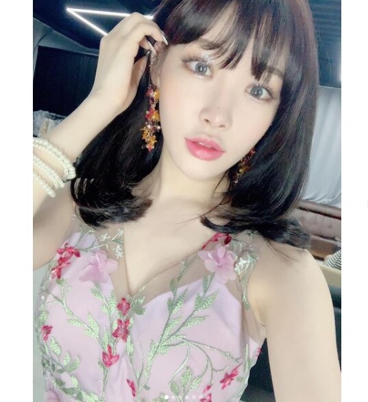 '달리는 사이' 청하와 유아가 화제다 (사진, 청하 인스타그램 캡처)