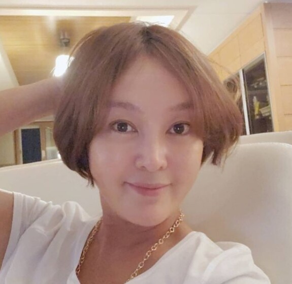 이승연이 갑성샘저하증 때문에 다이어트를 한다고 전했다 (사진, 이승연 인스타그램 캡처)