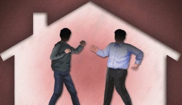 40대 남성이 70대 부모를 폭행하고 불을 지르려다 미수에 그쳤다. (그래픽=연합뉴스 제공)