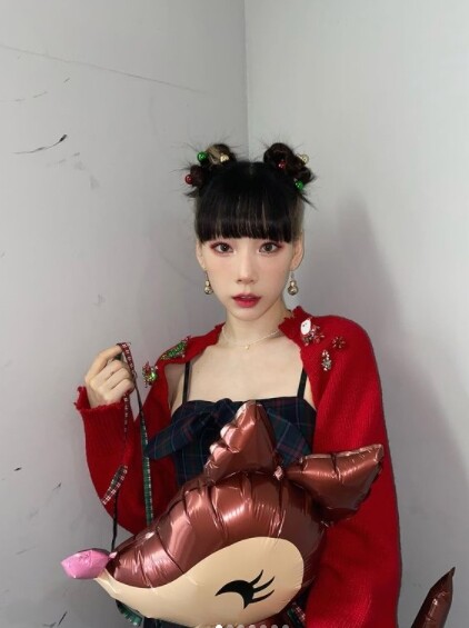 태연과 라비가 열애설에 휩싸였다 (사진, 태연 인스타그램 캡처)