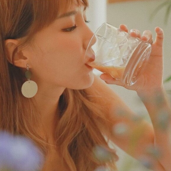 자가격리 중 생일파티를 열어 비판을 받은 국가비 (사진, 국가비 인스타그램 캡처)