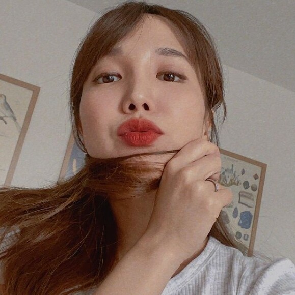 자가격리 중 생일파티를 열어 비판을 받은 국가비 (사진, 국가비 인스타그램 캡처)