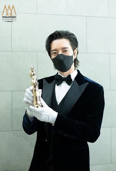 '꼰대인턴' 박해진이 대상을 수상했다 (사진, 박해진 인스타그램 캡처)