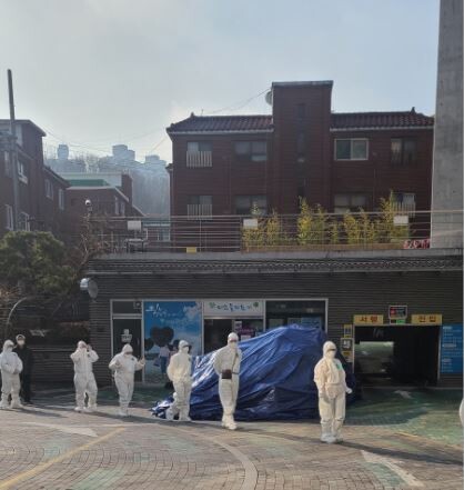코호트 격리된 구로구 '미소들요양병원'의 의료진들(사진, 내부 의료진 제공)