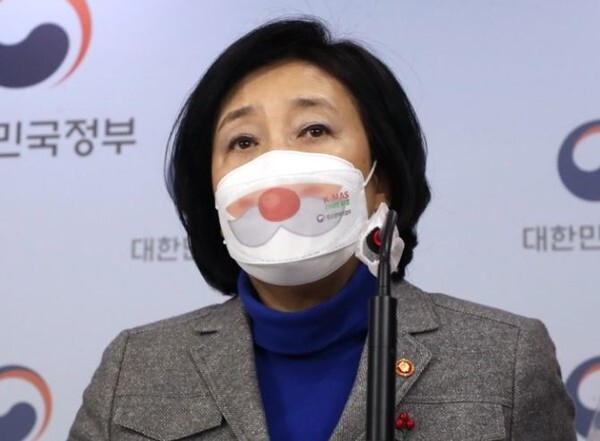박영선 장관의 출마 고심이 길어지고 있다. (사진=연합뉴스 제공)