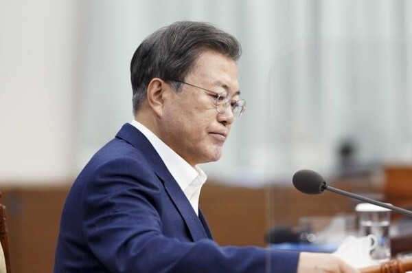 문재인 대통령이 임기 1년 반을 남겨둔 시점에서 정책 청와대 및 탈정치 선언을 한다는 보도가 나왔다. (사진=연합뉴스 제공)