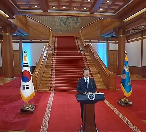 11일 문재인 대통령이 청와대에서 신년사를 밣표하고 있다,(사진, 연합뉴스)