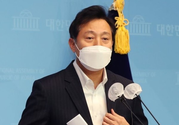 오세훈 전 서울시장은 추후 2022년 대선에서 야권 분열이 일어날 수 있다면서 안철수 대표에게 입당 또는 합당을 주문하고 있다. (사진=연합뉴스 제공)