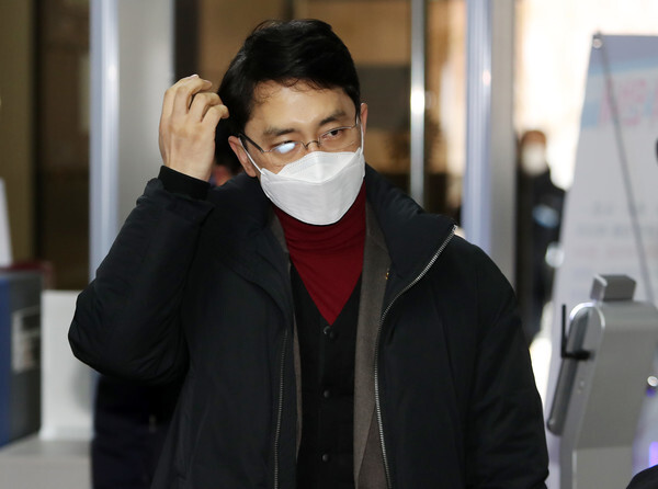 무소속 김병욱 의원이 성폭행 혐의로 11일 오후 재판을 받기 위해 대구지방법원 포항지원에 출석하고 있다.(사진, 연합뉴스)