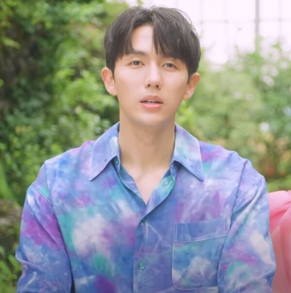 '무단횡단 보행자 사망사고' 가수 임슬옹이 벌금 700만원 약식명령을 받았다.(사진=임슬옹-여자사람 친구 MV 캡처)