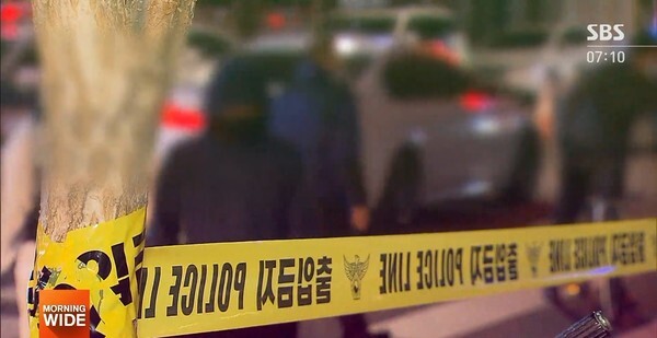 중국동포 2명이 피살된 서울 대림동 현장에 폴리스라인이 설치되어 있다. /SBS방송 캡처