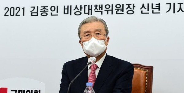 김종인 위원장은 안철수 대표에 대해 몸이 달았다며 단일 후보가 되려는 강한 의지를 깎아내렸다. (사진=연합뉴스 제공)