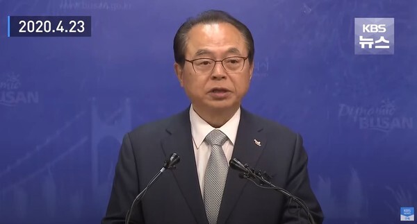 지난해 4월 23일 오거돈 부산시장이 성추행을 인정하고 시장식에서 사퇴했다.(사진=KBS News 캡처)