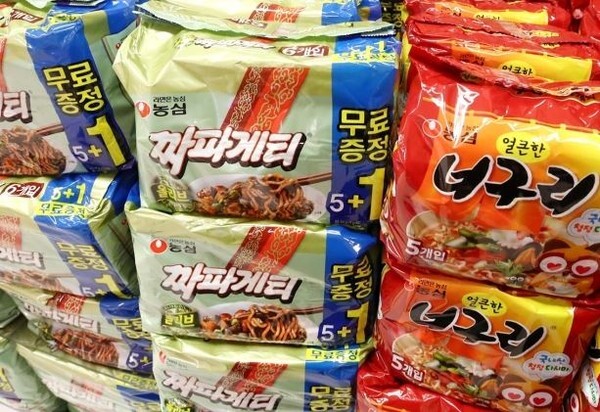 농심의 대표 라면 브랜드 짜파게티와 너구리. (사진=연합뉴스 제공)