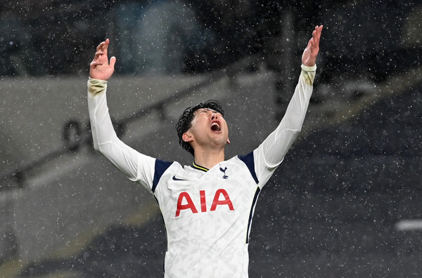 손흥민의 골 침묵이 30일째 이어지고 있다. 토트넘이 시즌 첫 3연패 수렁에 빠지며 8위로 추락했다.