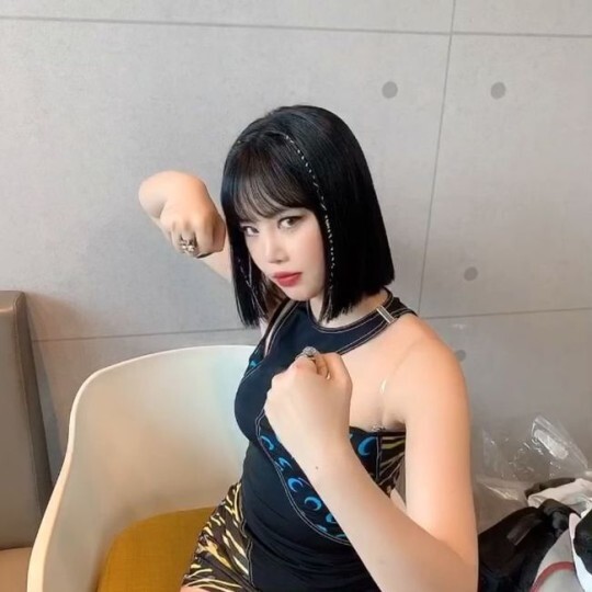 (여자)아이들 수진의 학폭 논란과 배우 서신애 반응이 화제다 (사진, (여자)아이들 공식 인스타그램 캡처)