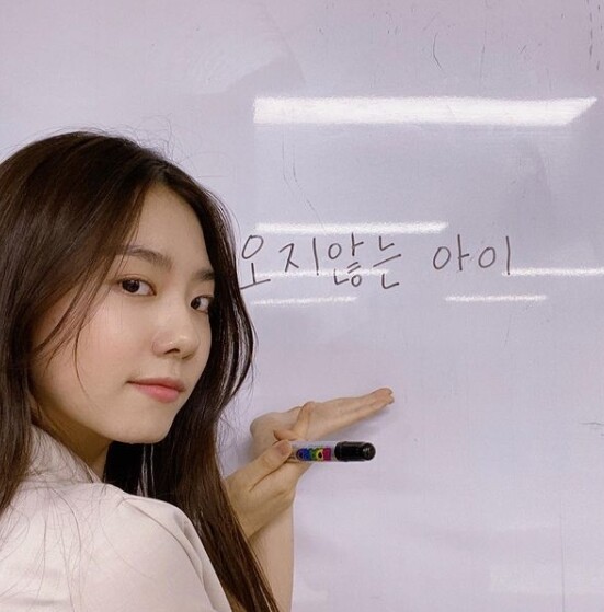 김소혜 소속사가 학폭 논란에 대해 부인했다 (사진, 김소혜 인스타그램 캡처)