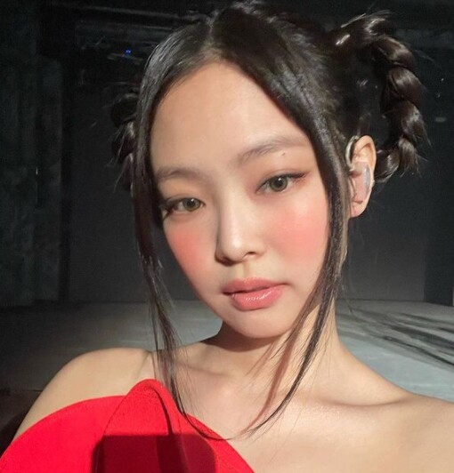 제니와 지디가 열애설에 휩싸였다 (사진, 제니 인스타그램 캡처)