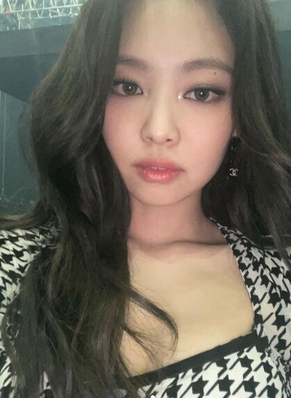 제니와 지디가 열애설에 휩싸였다 (사진, 제니 인스타그램 캡처)