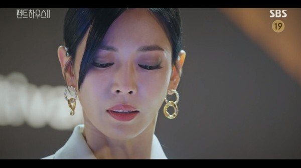 하은별 범행 증거를 없애려는 천서진 (사진, SBS '펜트하우스 시즌2' 캡처)