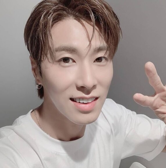 유노윤호가 방역지침을 어긴 것에 대한 사과문을 올렸다 (사진, 유노윤호 인스타그램 캡처)