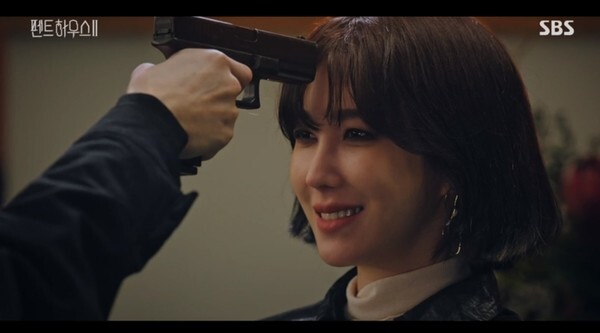 심수련의 얼굴을 한 나애교 (사진, SBS '펜트하우스2' 캡처)