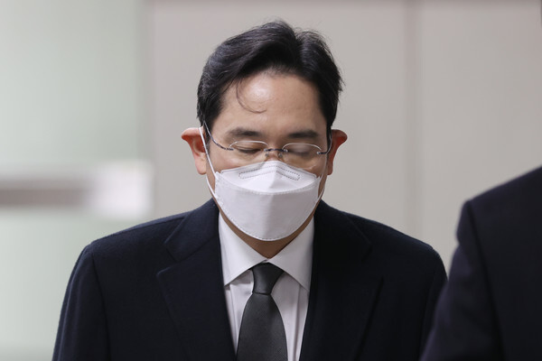 이재용 삼성전자 부회장이 지난 1월 18일 오후 서울 서초구 중앙고법에서 열린 국정농단 사건 파기환송심 선고 공판에 출석하고 있다. /연합뉴스