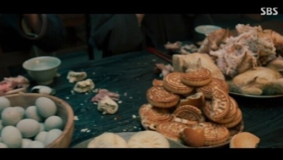 중국음식 월병(사진, SBS '조선구마사' 캡처)