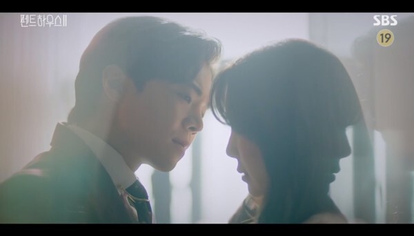 재회한 심수련과 로건리(사진, SBS '펜트하우스' 캡처)