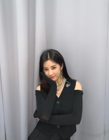 걸그룹 에이핑크 박초롱이 학교폭력 의혹에 휩싸였다(사진, 박초롱 인스타그램 캡처)