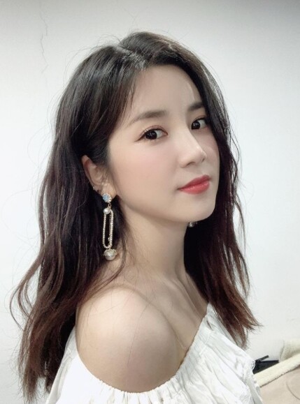 걸그룹 에이핑크 박초롱이 학교폭력 의혹에 휩싸였다(사진, 박초롱 인스타그램 캡처)