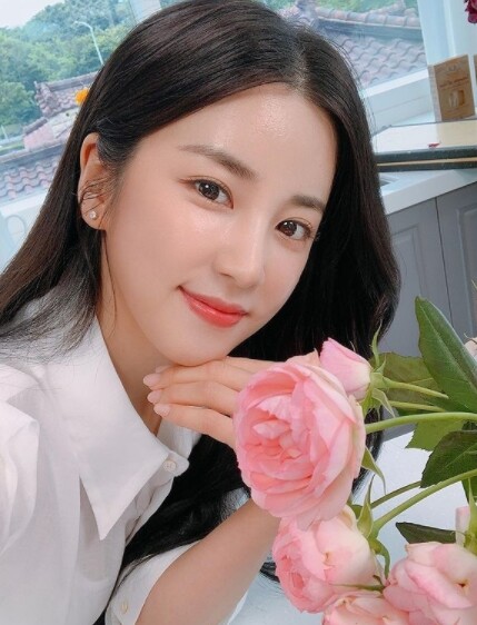 걸그룹 에이핑크 박초롱이 학교폭력 의혹에 휩싸였다(사진, 박초롱 인스타그램 캡처)