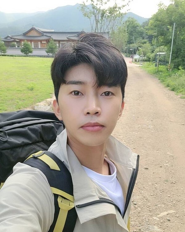 임영웅이 발목 부상을 입었지만 '뽕숭아학당'에 녹화 촬영에 참여한 것으로 전해졌다.(사진=임영웅 인스타그램 캡처)