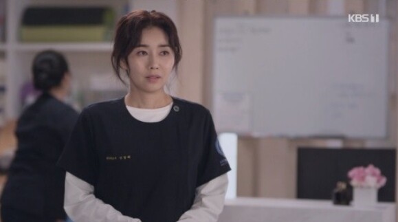 직장에서 고군분투 하는 인영혜 (사진, KBS1TV '속아도 꿈결' 캡처)