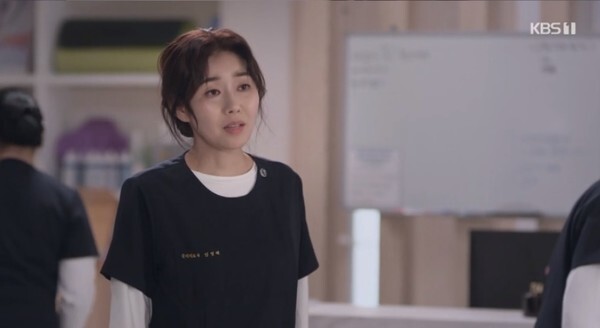 직장에서 고군분투 하는 인영혜 (사진, KBS1TV '속아도 꿈결' 캡처)