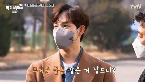 첫 손님으로 등장한 임시완 (사진, tvN '바퀴달린집2' 캡처)