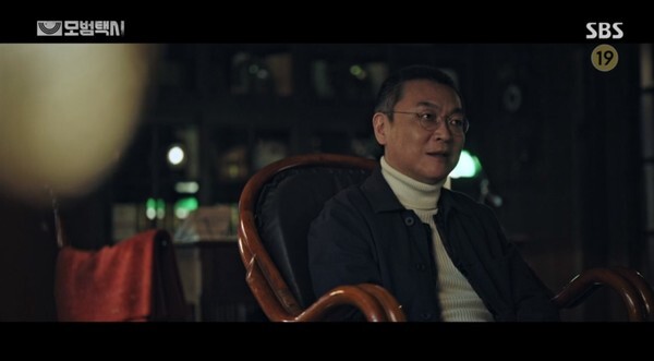 김도기에게 동업을 제안하는 장성철 (사진, SBS '모범택시' 캡처)