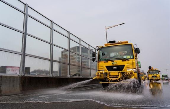 올림픽대로, 경부고속도로, 내부순환로 등 서울 자동차전용도로 12개 노선이 대청소로 인해 야간 부분 통제될 예정이다.(사진=서울시설공단 제공)