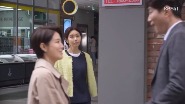 기유영과 이야기하는 남편 금상백에 화가난 인영혜 (사진, KBS1TV '속아도꿈결' 캡처)