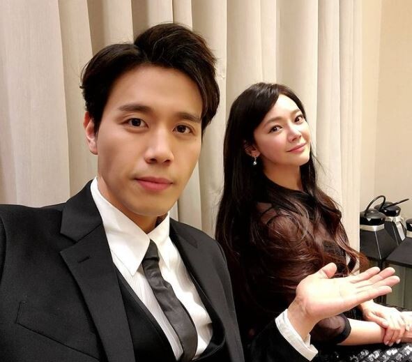 손준호(왼쪽)가 코로나19 확진 판정을 받아 아내 김소현(오른쪽)도 검사 결과를 기다리는 중이다.(사진=손준호 인스타그램 캡처)