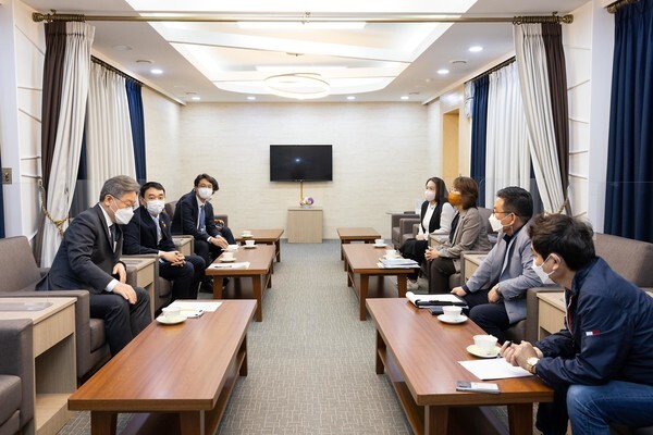 이재명 경기지사 남양주 화재 피해자와 만났다./경기도 제공