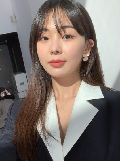 '골목식당' 새 MC가 된 금새록 (사진, 금새록 인스타그램 캡처)