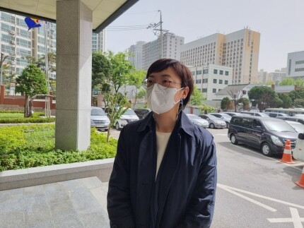 참고인 조사 위해 출석하는 정의당 오현주 대변인/오현주 대변인 페이스북·연합뉴스