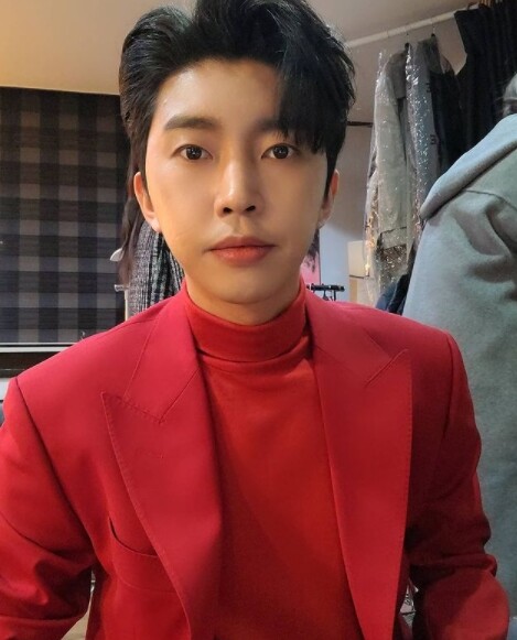 최근 실내 흡연 논란에 휩싸인 임영웅 (사진, 임영웅 인스타그램 캡처)