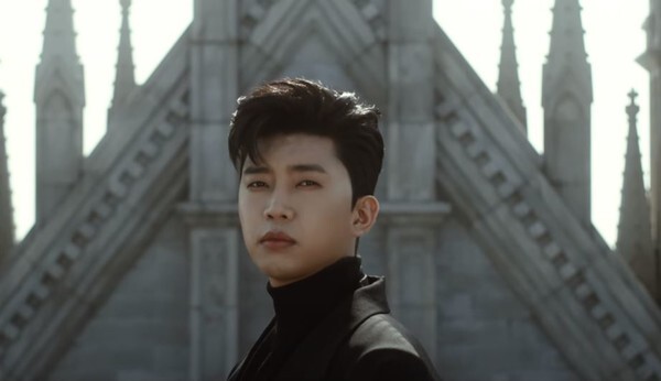 임영웅이 실내 흡연으로 과태료 처분을 받았다.(사진=임영웅 '별빛 같은 나의 사랑아 MV 캡처)