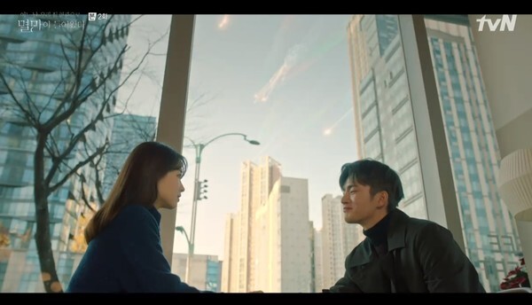 (사진, tvN '어느날우리집현관으로멸망이들어왔다' 캡처)