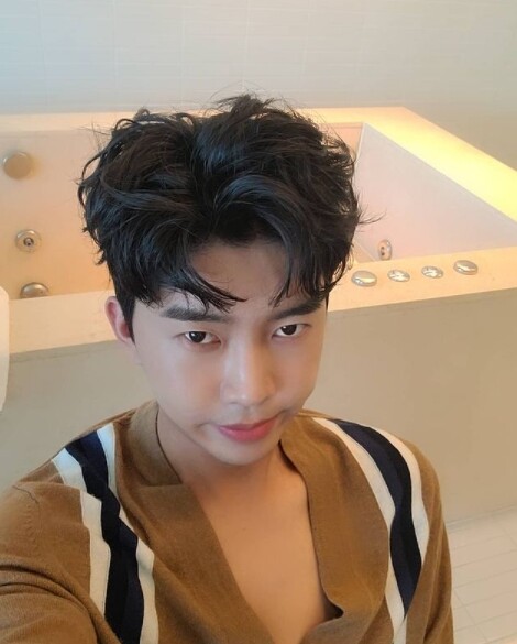 임영웅이 실내 흡연 논란에 휩싸였다 (사진, 임영웅 인스타그램 캡처)