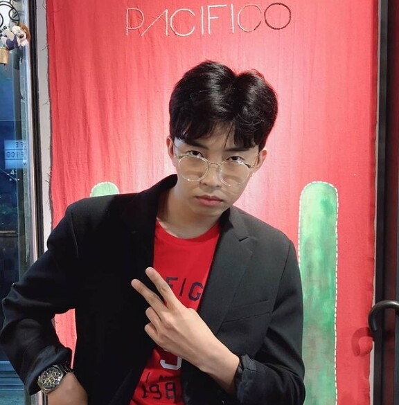 임영웅이 실내 흡연 논란에 휩싸였다 (사진, 임영웅 인스타그램 캡처)