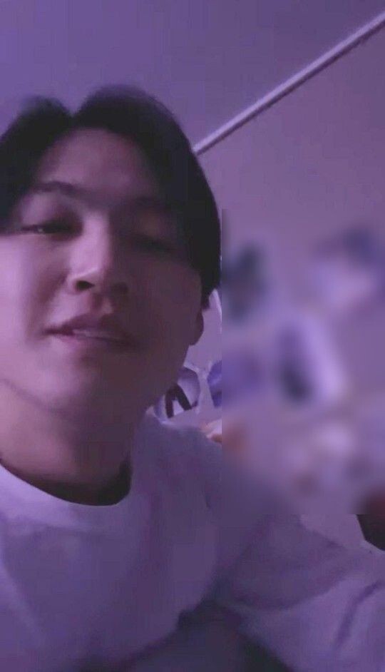 외설 논란에 휩싸인 JB (사진, 제이비 인스타그램 라이브 방송 캡처)